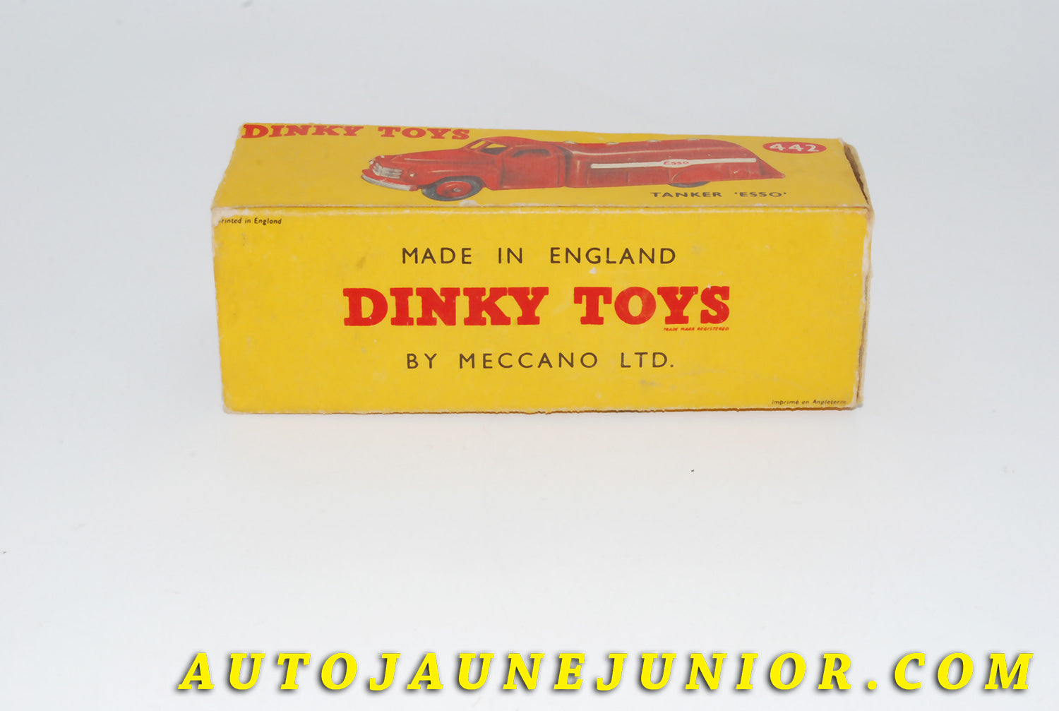 Le #4417 - Dinky Toys - Studebaker - Boite vide Camion citerne -  Tanker "Esso" est en vente sur Auto Jaune Junior ! Tekno, Politoys, Mebetoys, Mercury, Joal, Diapet, Märklin, TootsieToys.Vous avez le même jouet ? Profitez de notre expertise pour vous accompagner dans la vente de vos modèles ou votre collection ! Nous achetons tous lots de miniatures ! Contactez nous ! contact@autojaunejunior.com. 