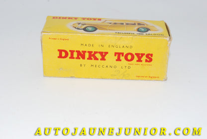 Le #4419 - Dinky Toys - Triumph - Boite vide 1800 Saloon est en vente sur Auto Jaune Junior ! Tekno, Politoys, Mebetoys, Mercury, Joal, Diapet, Märklin, TootsieToys.Vous avez le même jouet ? Profitez de notre expertise pour vous accompagner dans la vente de vos modèles ou votre collection ! Nous achetons tous lots de miniatures ! Contactez nous ! contact@autojaunejunior.com. 