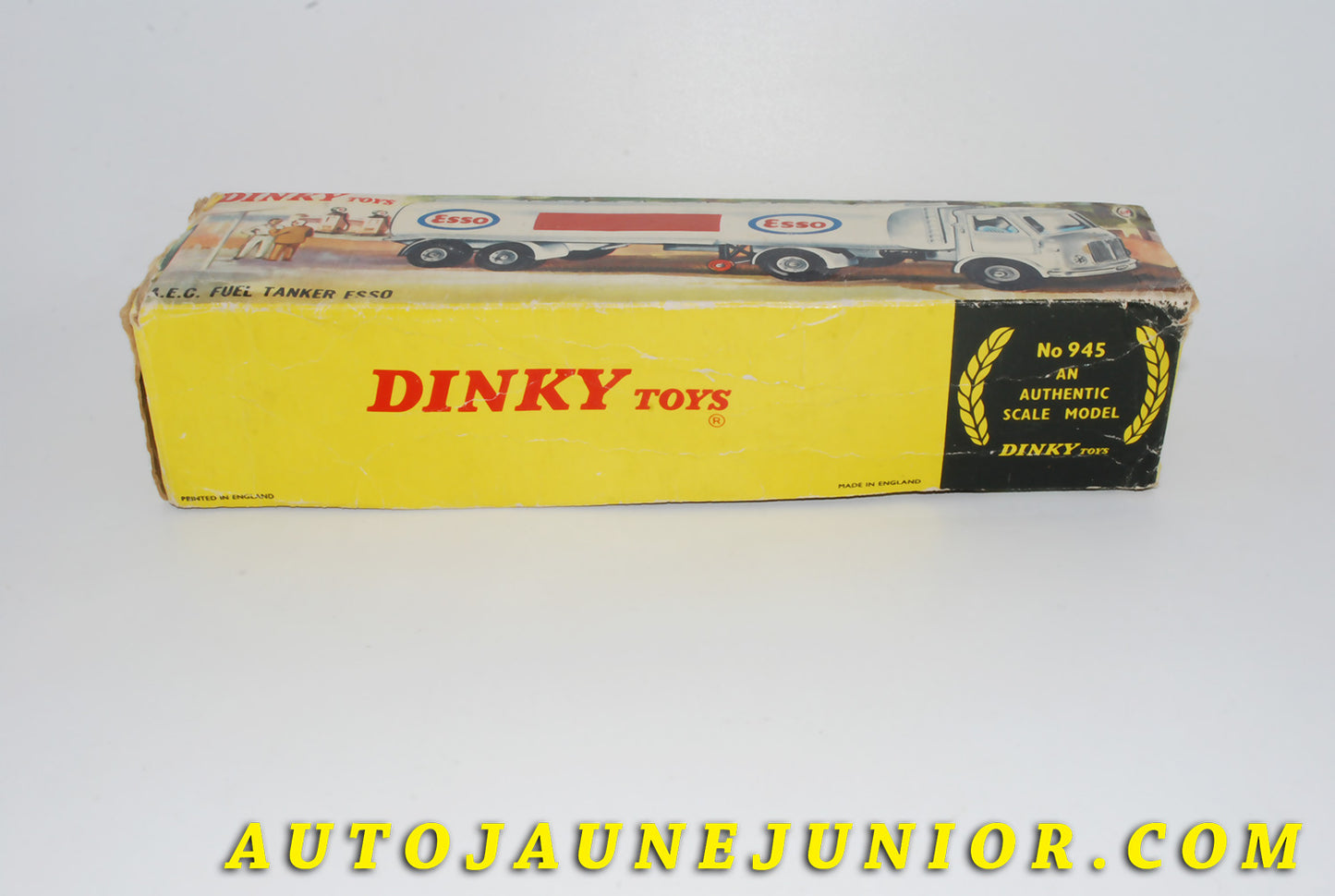 Le #4433 - Dinky Toys - AEC - Boite vide Artic Semi-remorque Citerne "Esso" est en vente sur Auto Jaune Junior ! Tekno, Politoys, Mebetoys, Mercury, Joal, Diapet, Märklin, TootsieToys.Vous avez le même jouet ? Profitez de notre expertise pour vous accompagner dans la vente de vos modèles ou votre collection ! Nous achetons tous lots de miniatures ! Contactez nous ! contact@autojaunejunior.com. 