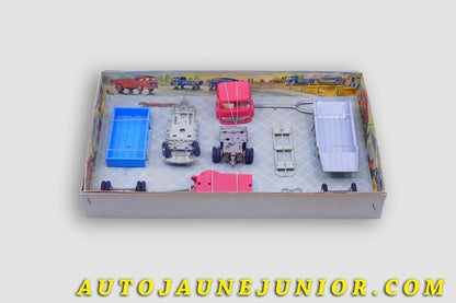 Le #4438 - DUX - Mercedes - Coffret de montage - Cabine LP 3226 avec Benne, Plateau, cabinne, chassis… est en vente sur Auto Jaune Junior ! Tekno, Politoys, Mebetoys, Mercury, Joal, Diapet, Märklin, TootsieToys.Vous avez le même jouet ? Profitez de notre expertise pour vous accompagner dans la vente de vos modèles ou votre collection ! Nous achetons tous lots de miniatures ! Contactez nous ! contact@autojaunejunior.com. 
