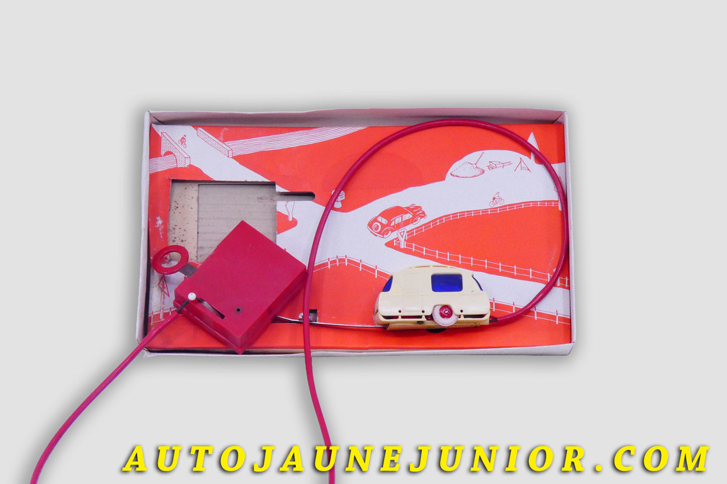 Le #4440 - Ador (Miniabloc) - Coffret - Caravane Électrique (filoguidée) est en vente sur Auto Jaune Junior ! Tekno, Politoys, Mebetoys, Mercury, Joal, Diapet, Märklin, TootsieToys.Vous avez le même jouet ? Profitez de notre expertise pour vous accompagner dans la vente de vos modèles ou votre collection ! Nous achetons tous lots de miniatures ! Contactez nous ! contact@autojaunejunior.com. 
