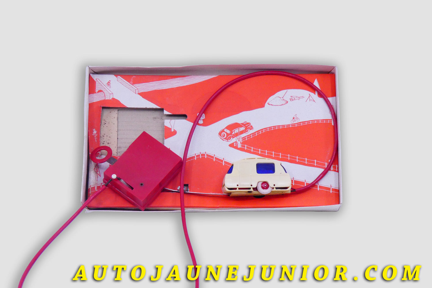 Le #4440 - Ador (Miniabloc) - Coffret - Caravane Électrique (filoguidée) est en vente sur Auto Jaune Junior ! Tekno, Politoys, Mebetoys, Mercury, Joal, Diapet, Märklin, TootsieToys.Vous avez le même jouet ? Profitez de notre expertise pour vous accompagner dans la vente de vos modèles ou votre collection ! Nous achetons tous lots de miniatures ! Contactez nous ! contact@autojaunejunior.com. 