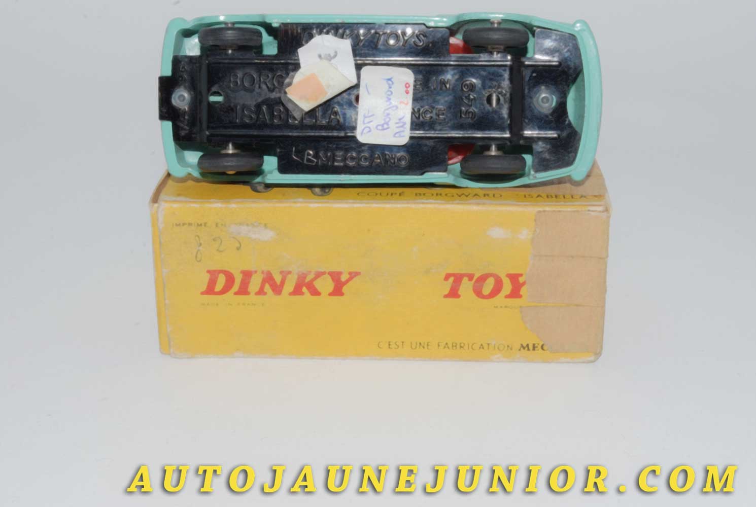 Le #4501 - Dinky Toys - Borgward - Isabella Coupé est en vente sur Auto Jaune Junior ! Tekno, Politoys, Mebetoys, Mercury, Joal, Diapet, Märklin, TootsieToys.Vous avez le même jouet ? Profitez de notre expertise pour vous accompagner dans la vente de vos modèles ou votre collection ! Nous achetons tous lots de miniatures ! Contactez nous ! contact@autojaunejunior.com. 