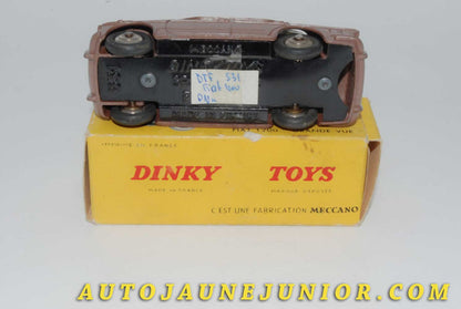 Le #4504 - Dinky Toys - Fiat - 1200 Grande Vue est en vente sur Auto Jaune Junior ! Tekno, Politoys, Mebetoys, Mercury, Joal, Diapet, Märklin, TootsieToys.Vous avez le même jouet ? Profitez de notre expertise pour vous accompagner dans la vente de vos modèles ou votre collection ! Nous achetons tous lots de miniatures ! Contactez nous ! contact@autojaunejunior.com. 