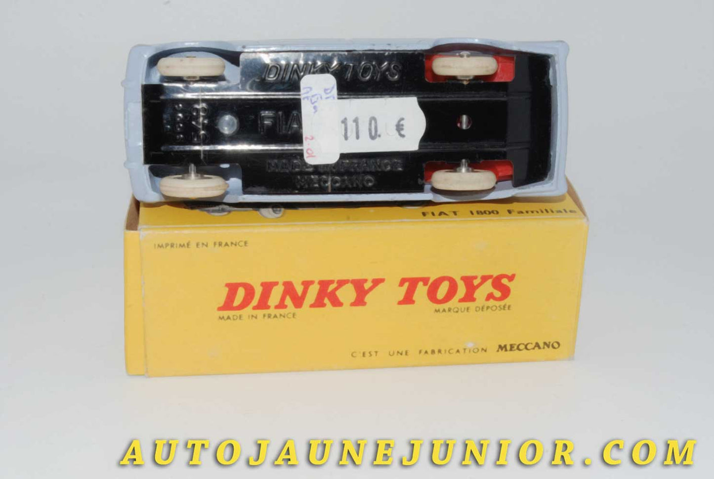 Le #4513 - Dinky Toys - Fiat - 1800 familiale est en vente sur Auto Jaune Junior ! Tekno, Politoys, Mebetoys, Mercury, Joal, Diapet, Märklin, TootsieToys.Vous avez le même jouet ? Profitez de notre expertise pour vous accompagner dans la vente de vos modèles ou votre collection ! Nous achetons tous lots de miniatures ! Contactez nous ! contact@autojaunejunior.com. 