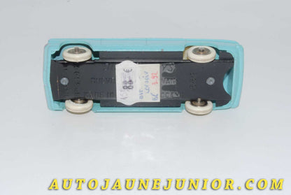 Le #4517 - Dinky Toys - Chevrolet - Corvair Berline est en vente sur Auto Jaune Junior ! Tekno, Politoys, Mebetoys, Mercury, Joal, Diapet, Märklin, TootsieToys.Vous avez le même jouet ? Profitez de notre expertise pour vous accompagner dans la vente de vos modèles ou votre collection ! Nous achetons tous lots de miniatures ! Contactez nous ! contact@autojaunejunior.com. 