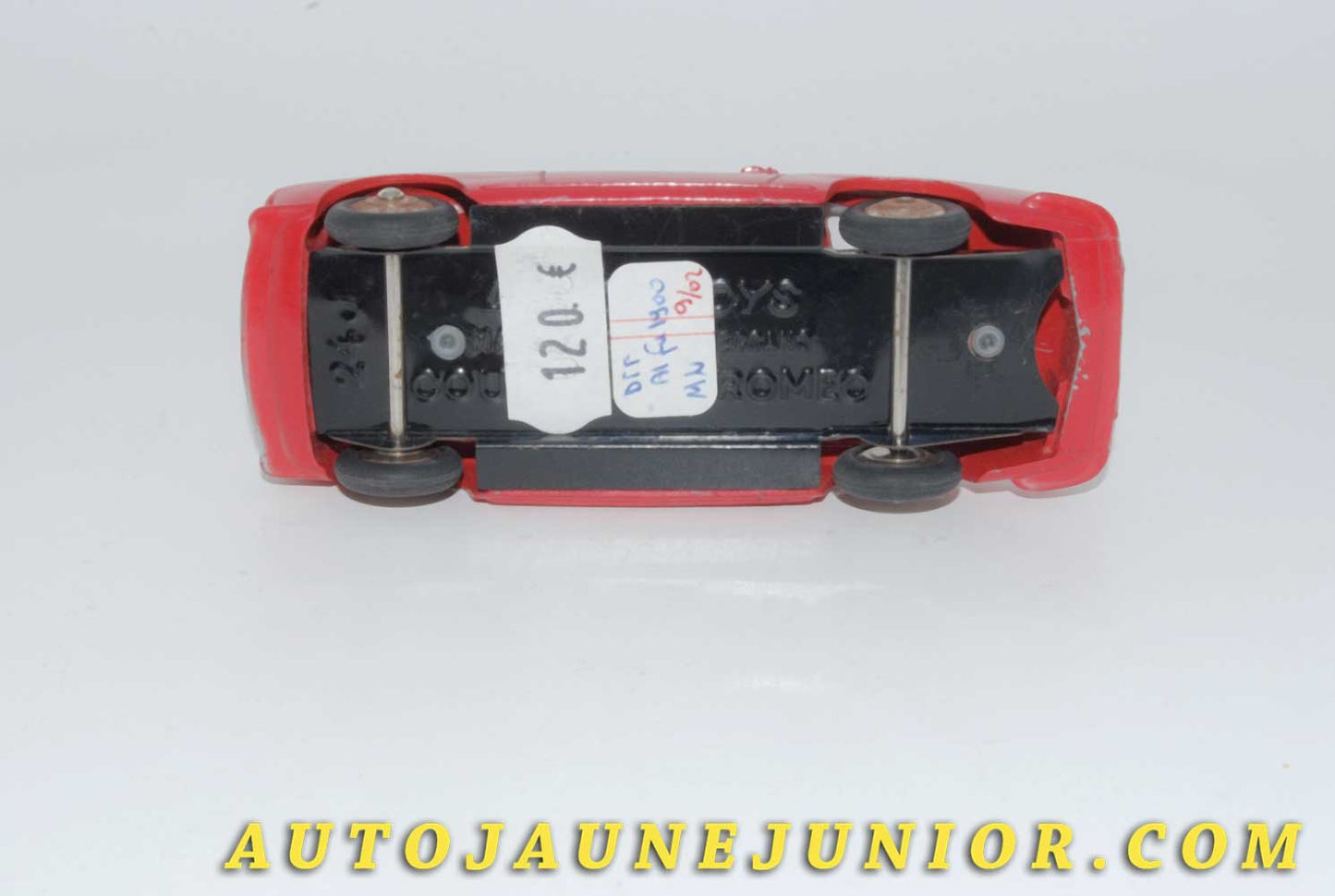 Le #4518 - Dinky Toys - Alfa Roméo  - 1900 Coupé est en vente sur Auto Jaune Junior ! Tekno, Politoys, Mebetoys, Mercury, Joal, Diapet, Märklin, TootsieToys.Vous avez le même jouet ? Profitez de notre expertise pour vous accompagner dans la vente de vos modèles ou votre collection ! Nous achetons tous lots de miniatures ! Contactez nous ! contact@autojaunejunior.com. 