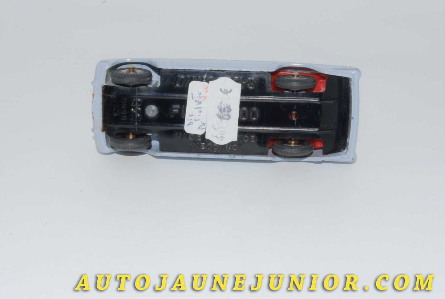 Le #4522 - Dinky Toys - Fiat - 1800 Familiale (Version avec Pavillon Bleu foncé !) est en vente sur Auto Jaune Junior ! Tekno, Politoys, Mebetoys, Mercury, Joal, Diapet, Märklin, TootsieToys.Vous avez le même jouet ? Profitez de notre expertise pour vous accompagner dans la vente de vos modèles ou votre collection ! Nous achetons tous lots de miniatures ! Contactez nous ! contact@autojaunejunior.com. 