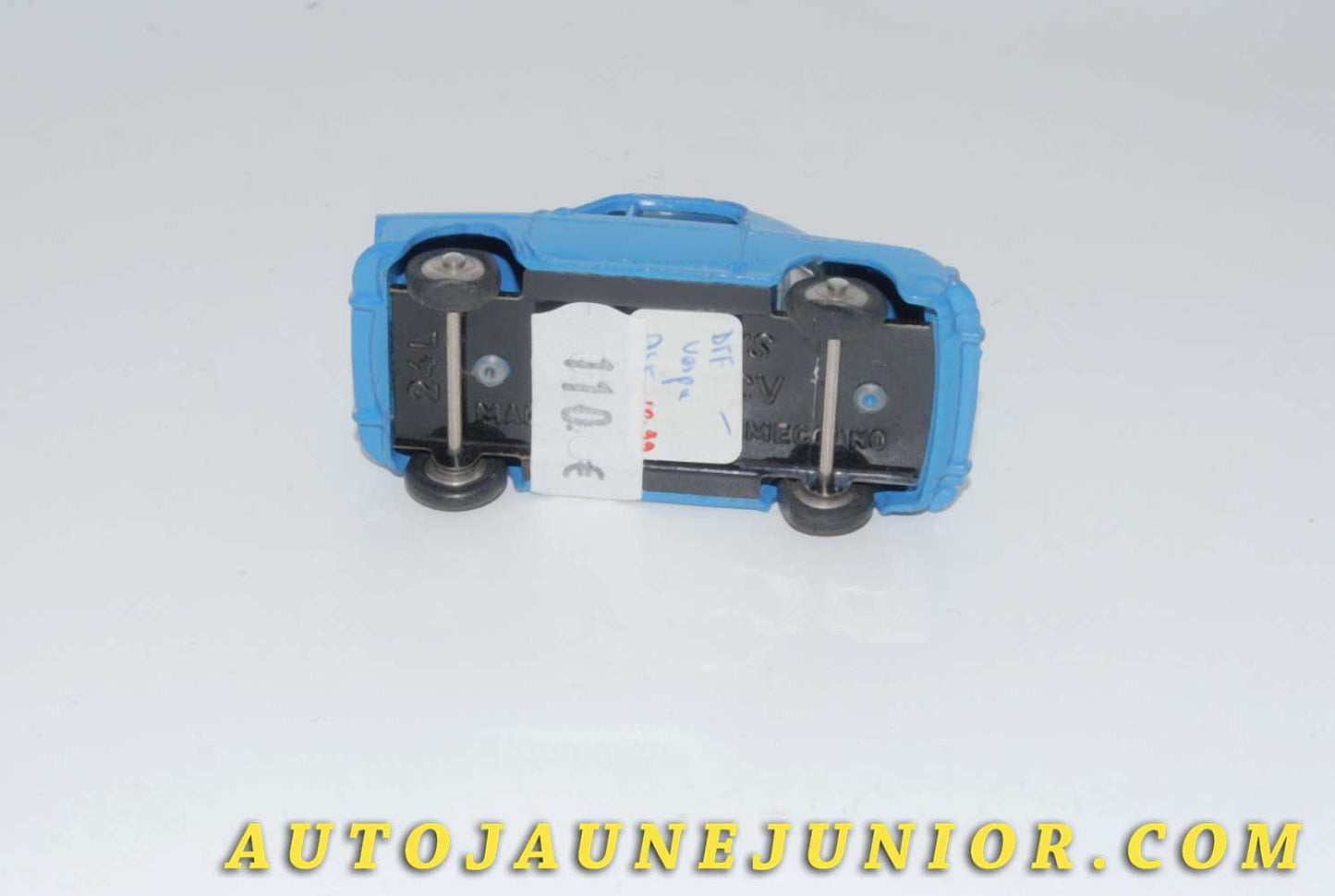 Le #4525 - Dinky Toys - ACMA - Piaggo - Vespa 400 est en vente sur Auto Jaune Junior ! Tekno, Politoys, Mebetoys, Mercury, Joal, Diapet, Märklin, TootsieToys.Vous avez le même jouet ? Profitez de notre expertise pour vous accompagner dans la vente de vos modèles ou votre collection ! Nous achetons tous lots de miniatures ! Contactez nous ! contact@autojaunejunior.com. 