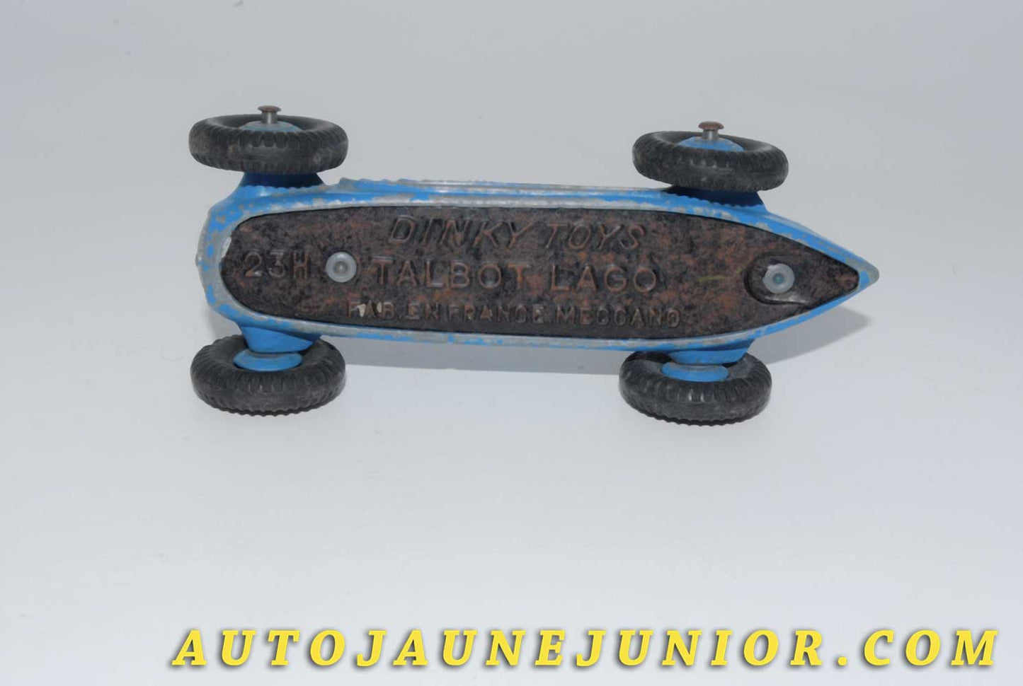 Le #4605 - Dinky Toys - Talbot - 4,5L monoplace (sans numéro) est en vente sur Auto Jaune Junior ! Tekno, Politoys, Mebetoys, Mercury, Joal, Diapet, Märklin, TootsieToys.Vous avez le même jouet ? Profitez de notre expertise pour vous accompagner dans la vente de vos modèles ou votre collection ! Nous achetons tous lots de miniatures ! Contactez nous ! contact@autojaunejunior.com. 