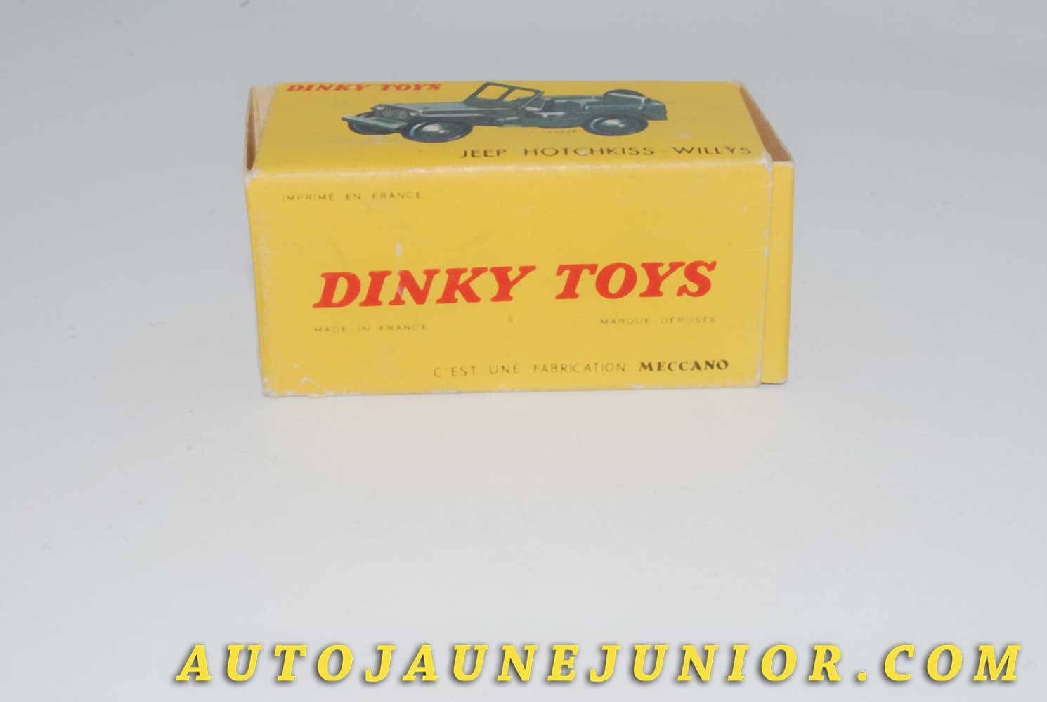 Le #4614 - Dinky Toys - Willys - Boite vide Jeep Hotchkiss est en vente sur Auto Jaune Junior ! Tekno, Politoys, Mebetoys, Mercury, Joal, Diapet, Märklin, TootsieToys.Vous avez le même jouet ? Profitez de notre expertise pour vous accompagner dans la vente de vos modèles ou votre collection ! Nous achetons tous lots de miniatures ! Contactez nous ! contact@autojaunejunior.com. 