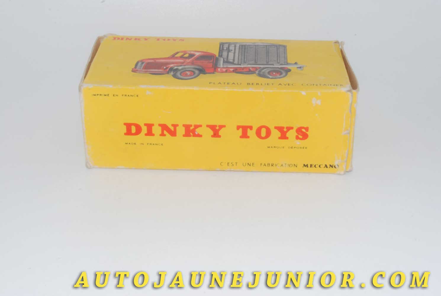 Le #4616 - Dinky Toys - Berliet - Plateau Berliet avec Container est en vente sur Auto Jaune Junior ! Tekno, Politoys, Mebetoys, Mercury, Joal, Diapet, Märklin, TootsieToys.Vous avez le même jouet ? Profitez de notre expertise pour vous accompagner dans la vente de vos modèles ou votre collection ! Nous achetons tous lots de miniatures ! Contactez nous ! contact@autojaunejunior.com. 