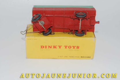 Le #4622 - Dinky Toys - Remorque - Deux essieux bâchés est en vente sur Auto Jaune Junior ! Tekno, Politoys, Mebetoys, Mercury, Joal, Diapet, Märklin, TootsieToys.Vous avez le même jouet ? Profitez de notre expertise pour vous accompagner dans la vente de vos modèles ou votre collection ! Nous achetons tous lots de miniatures ! Contactez nous ! contact@autojaunejunior.com. 