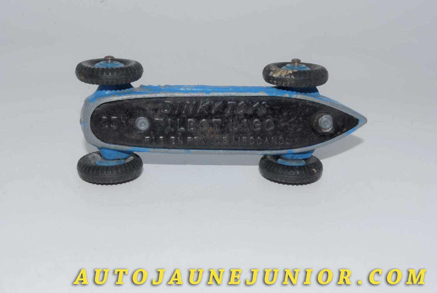 Le #4625 - Dinky Toys - Talbot - 4,5L Monoplace est en vente sur Auto Jaune Junior ! Tekno, Politoys, Mebetoys, Mercury, Joal, Diapet, Märklin, TootsieToys.Vous avez le même jouet ? Profitez de notre expertise pour vous accompagner dans la vente de vos modèles ou votre collection ! Nous achetons tous lots de miniatures ! Contactez nous ! contact@autojaunejunior.com. 