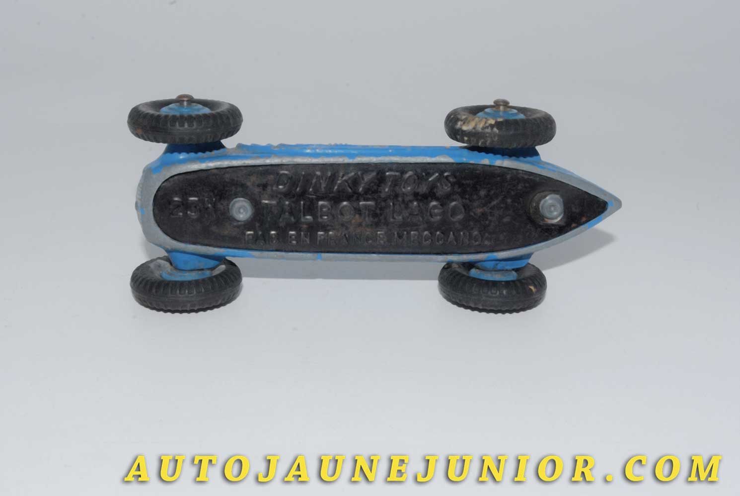 Le #4625 - Dinky Toys - Talbot - 4,5L Monoplace est en vente sur Auto Jaune Junior ! Tekno, Politoys, Mebetoys, Mercury, Joal, Diapet, Märklin, TootsieToys.Vous avez le même jouet ? Profitez de notre expertise pour vous accompagner dans la vente de vos modèles ou votre collection ! Nous achetons tous lots de miniatures ! Contactez nous ! contact@autojaunejunior.com. 