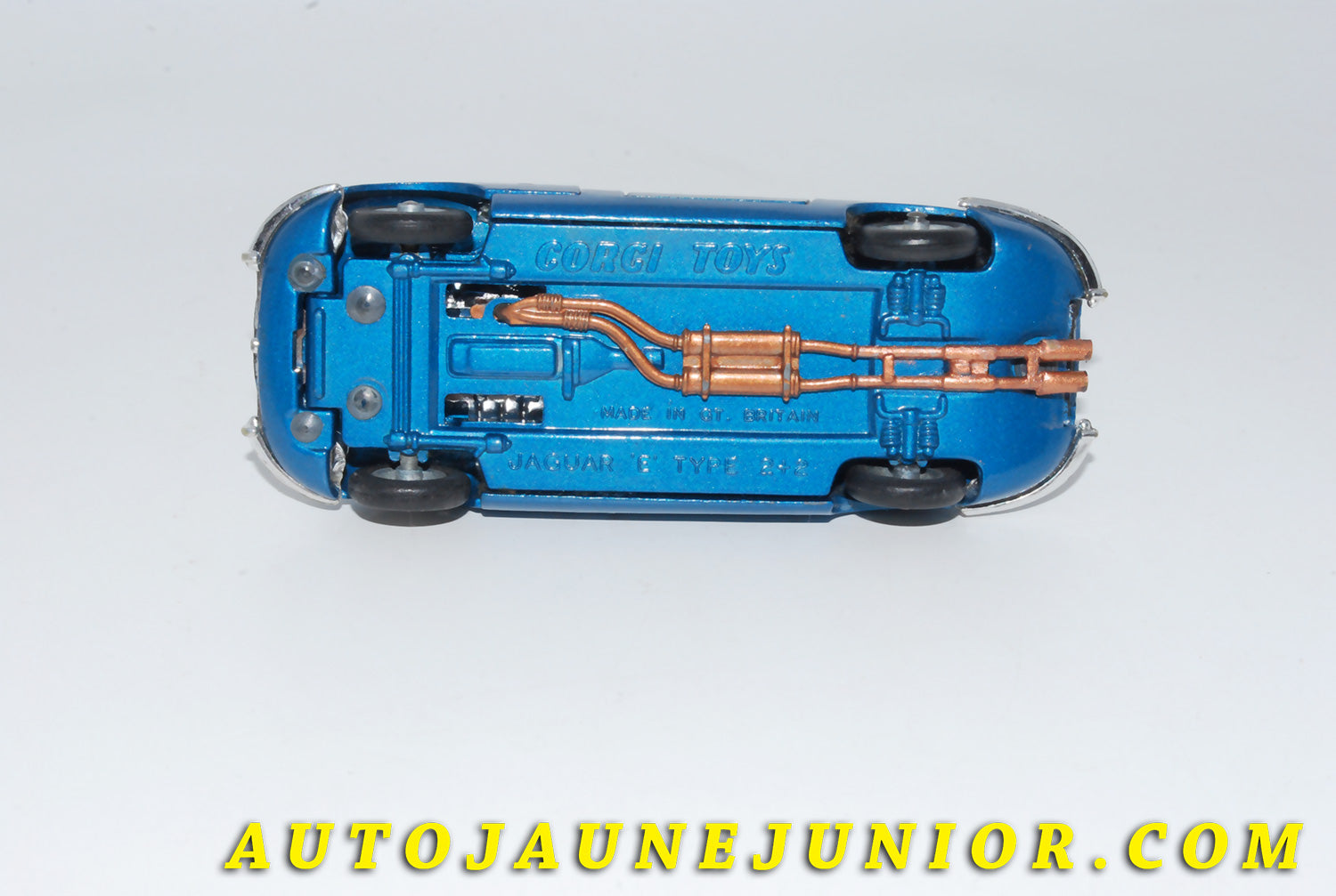 Le #4626 - Corgi Toys - Jaguar - Type E 2+2 est en vente sur Auto Jaune Junior ! Tekno, Politoys, Mebetoys, Mercury, Joal, Diapet, Märklin, TootsieToys.Vous avez le même jouet ? Profitez de notre expertise pour vous accompagner dans la vente de vos modèles ou votre collection ! Nous achetons tous lots de miniatures ! Contactez nous ! contact@autojaunejunior.com. 
