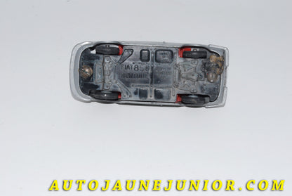 Le #4627 - Mercury - Fiat - 850 Bertone est en vente sur Auto Jaune Junior ! Tekno, Politoys, Mebetoys, Mercury, Joal, Diapet, Märklin, TootsieToys.Vous avez le même jouet ? Profitez de notre expertise pour vous accompagner dans la vente de vos modèles ou votre collection ! Nous achetons tous lots de miniatures ! Contactez nous ! contact@autojaunejunior.com. 