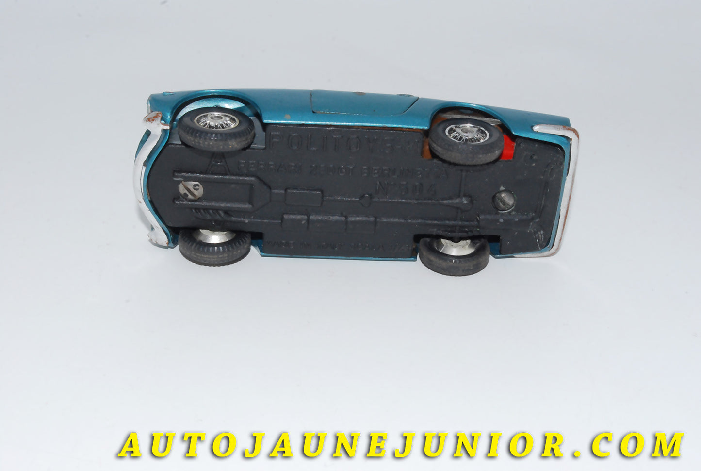 Le #4632 - Politoys - Ferrari - 250 Lusso GT Berlinetta est en vente sur Auto Jaune Junior ! Tekno, Politoys, Mebetoys, Mercury, Joal, Diapet, Märklin, TootsieToys.Vous avez le même jouet ? Profitez de notre expertise pour vous accompagner dans la vente de vos modèles ou votre collection ! Nous achetons tous lots de miniatures ! Contactez nous ! contact@autojaunejunior.com. 