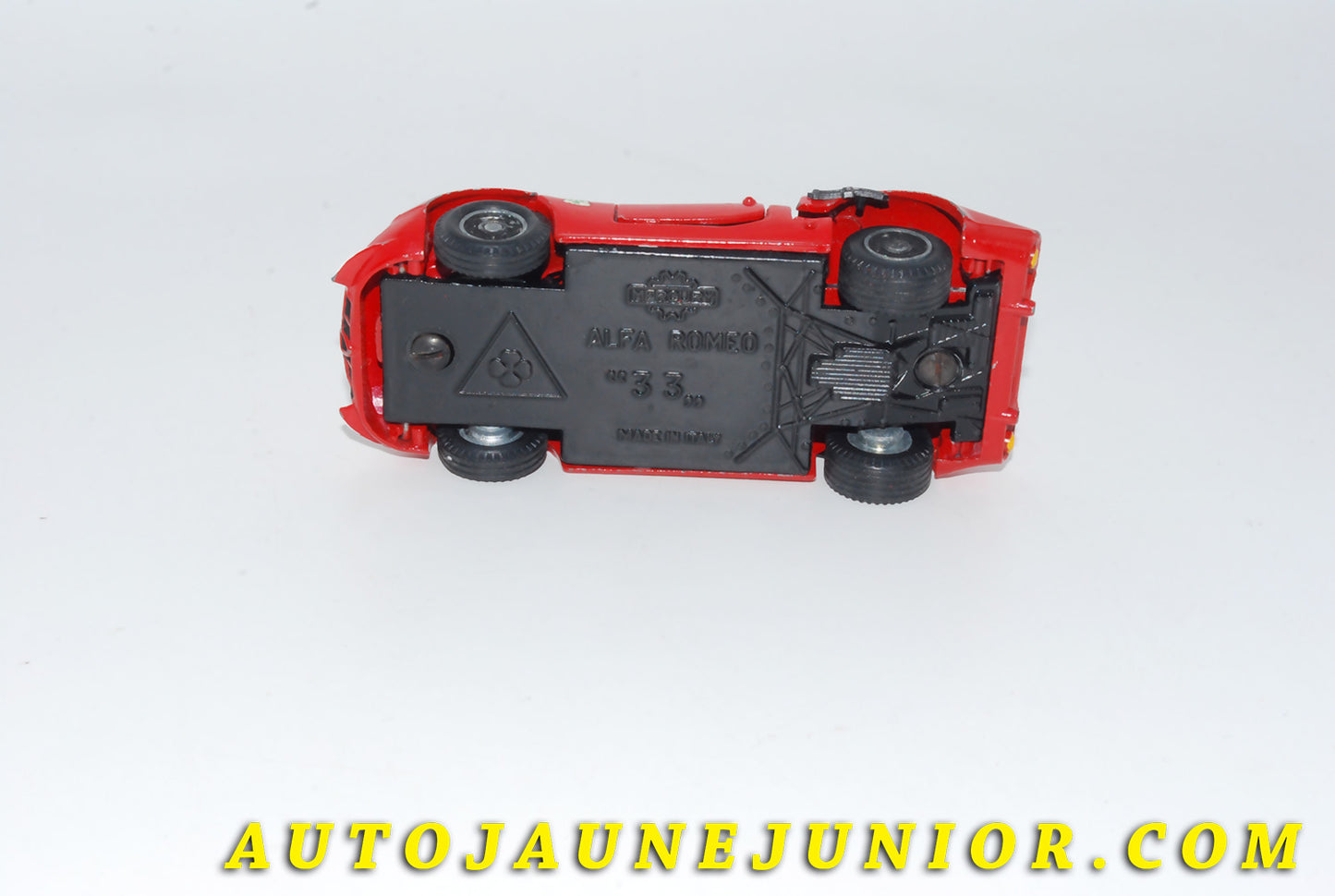 Le #4634 - Mercury - Alfa Roméo  - 33 Barquette est en vente sur Auto Jaune Junior ! Tekno, Politoys, Mebetoys, Mercury, Joal, Diapet, Märklin, TootsieToys.Vous avez le même jouet ? Profitez de notre expertise pour vous accompagner dans la vente de vos modèles ou votre collection ! Nous achetons tous lots de miniatures ! Contactez nous ! contact@autojaunejunior.com. 