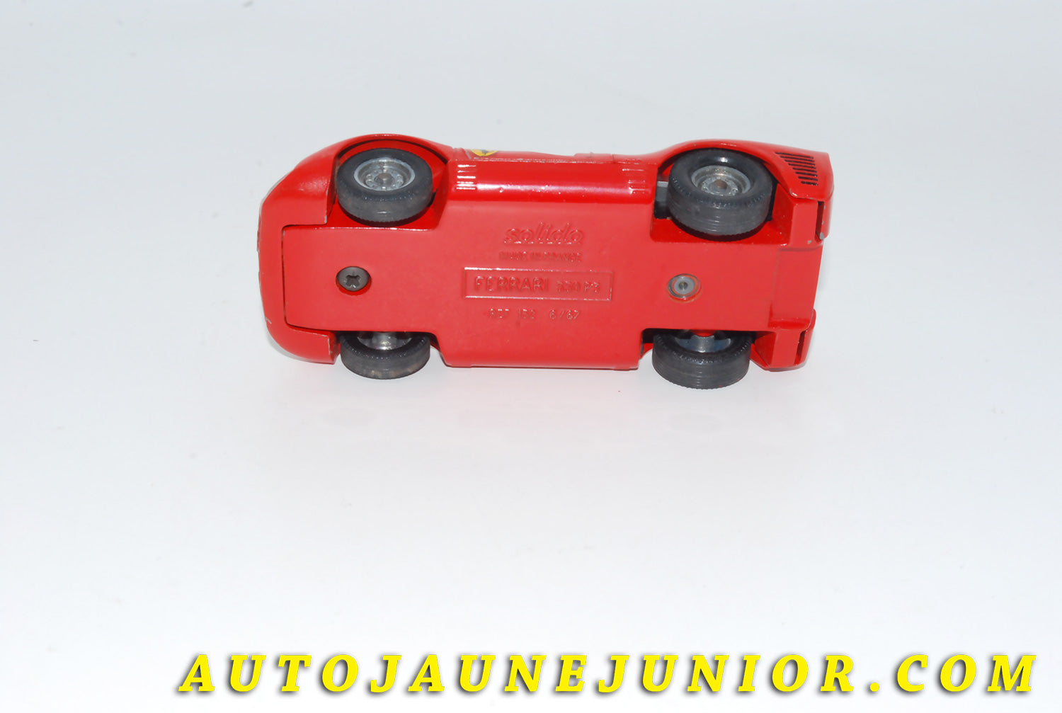 Le #4635 - Solido - Ferrari - 330 P3 est en vente sur Auto Jaune Junior ! Tekno, Politoys, Mebetoys, Mercury, Joal, Diapet, Märklin, TootsieToys.Vous avez le même jouet ? Profitez de notre expertise pour vous accompagner dans la vente de vos modèles ou votre collection ! Nous achetons tous lots de miniatures ! Contactez nous ! contact@autojaunejunior.com. 