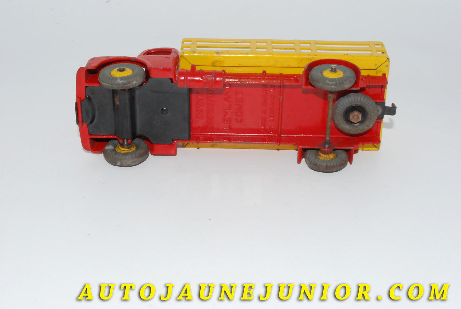 Le #4643 - Dinky Toys - Leyland - Comet camion ridelles ajourées est en vente sur Auto Jaune Junior ! Tekno, Politoys, Mebetoys, Mercury, Joal, Diapet, Märklin, TootsieToys.Vous avez le même jouet ? Profitez de notre expertise pour vous accompagner dans la vente de vos modèles ou votre collection ! Nous achetons tous lots de miniatures ! Contactez nous ! contact@autojaunejunior.com. 