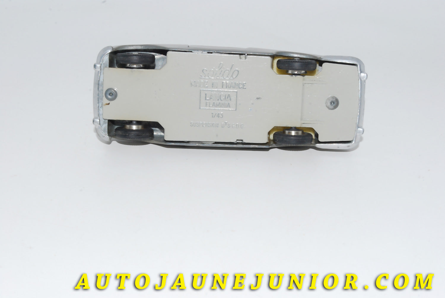 Le #4649 - Solido - Lancia - Flaminia est en vente sur Auto Jaune Junior ! Tekno, Politoys, Mebetoys, Mercury, Joal, Diapet, Märklin, TootsieToys.Vous avez le même jouet ? Profitez de notre expertise pour vous accompagner dans la vente de vos modèles ou votre collection ! Nous achetons tous lots de miniatures ! Contactez nous ! contact@autojaunejunior.com. 