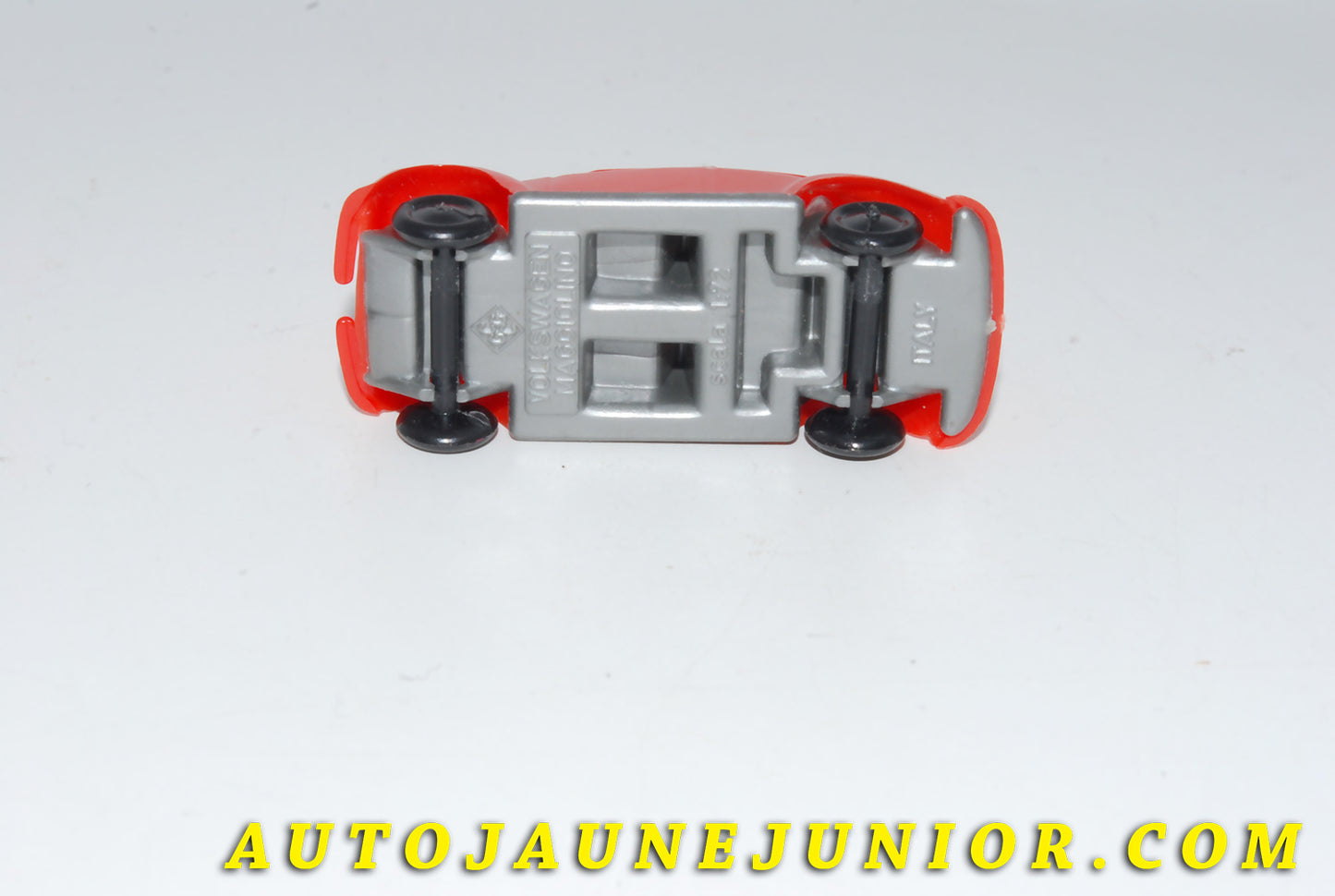 Le #4652 - CGGC - Volkswagen - Coccinelle est en vente sur Auto Jaune Junior ! Tekno, Politoys, Mebetoys, Mercury, Joal, Diapet, Märklin, TootsieToys.Vous avez le même jouet ? Profitez de notre expertise pour vous accompagner dans la vente de vos modèles ou votre collection ! Nous achetons tous lots de miniatures ! Contactez nous ! contact@autojaunejunior.com. 