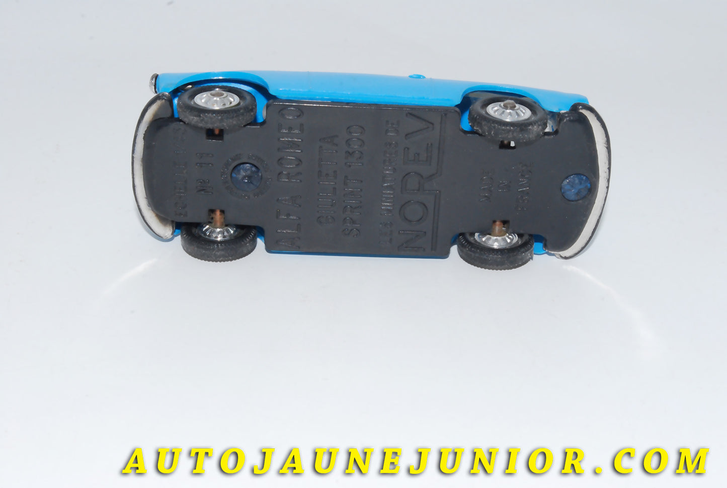 Le #4655 - Norev - Alfa Roméo  - Giuletta Sprint 1300 est en vente sur Auto Jaune Junior ! Tekno, Politoys, Mebetoys, Mercury, Joal, Diapet, Märklin, TootsieToys.Vous avez le même jouet ? Profitez de notre expertise pour vous accompagner dans la vente de vos modèles ou votre collection ! Nous achetons tous lots de miniatures ! Contactez nous ! contact@autojaunejunior.com. 