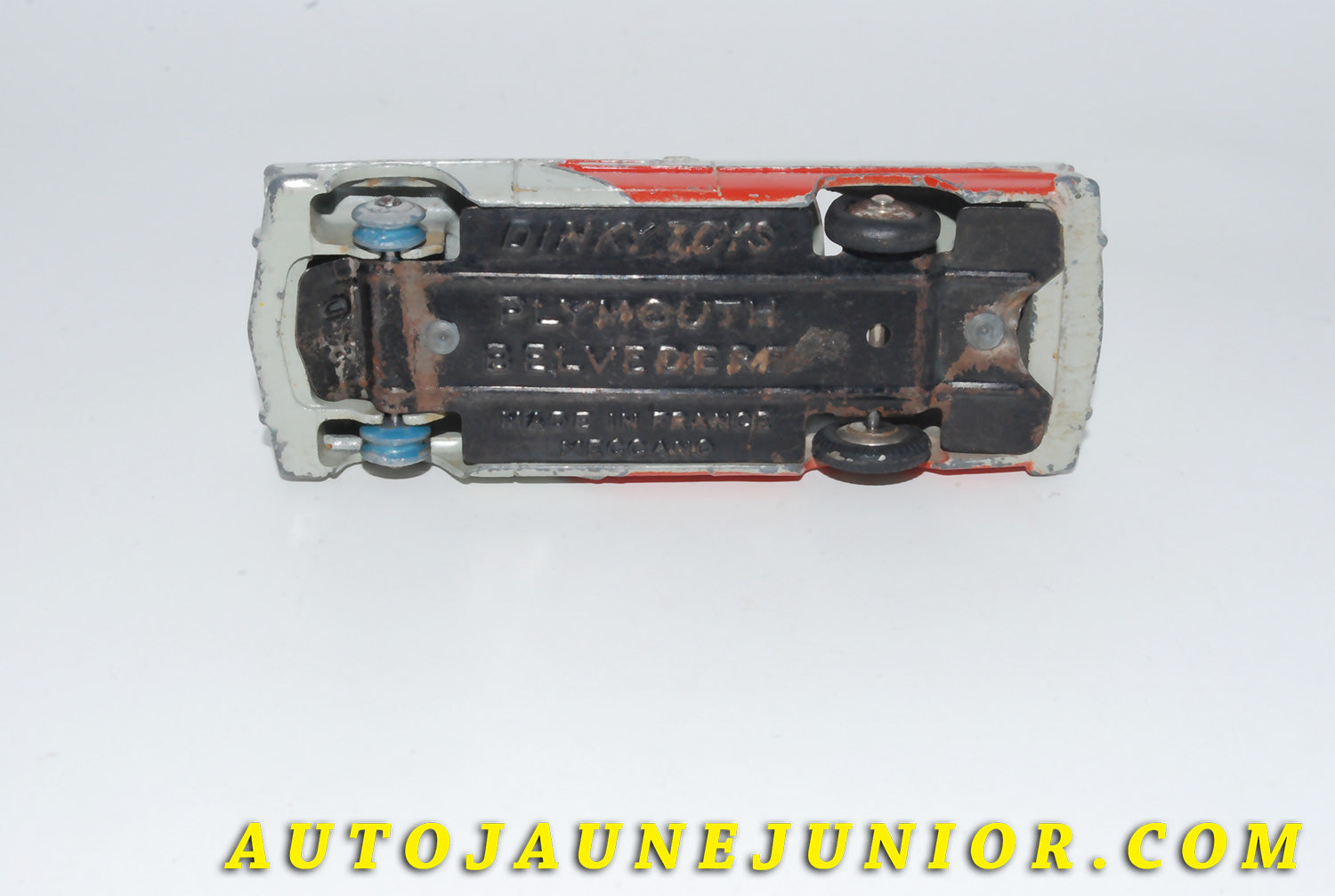 Le #4661 - Dinky Toys - Plymouth - Berline Belvedere (Type 1 sans X) est en vente sur Auto Jaune Junior ! Tekno, Politoys, Mebetoys, Mercury, Joal, Diapet, Märklin, TootsieToys.Vous avez le même jouet ? Profitez de notre expertise pour vous accompagner dans la vente de vos modèles ou votre collection ! Nous achetons tous lots de miniatures ! Contactez nous ! contact@autojaunejunior.com. 