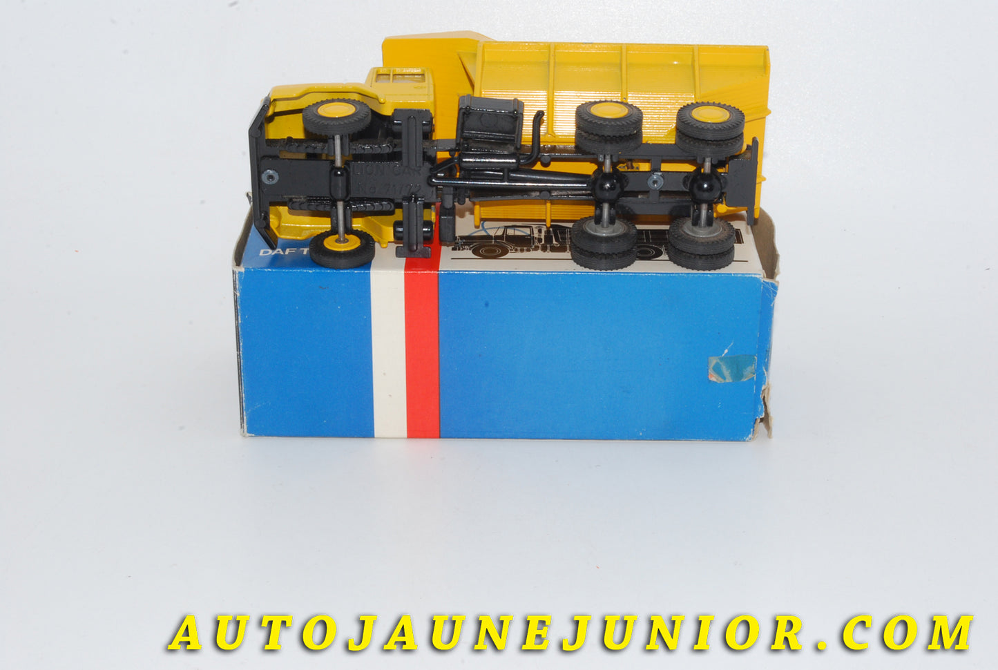 Le #4700 - Lion Car - DAF - Camion benne basculante N2800 est en vente sur Auto Jaune Junior ! Tekno, Politoys, Mebetoys, Mercury, Joal, Diapet, Märklin, TootsieToys.Vous avez le même jouet ? Profitez de notre expertise pour vous accompagner dans la vente de vos modèles ou votre collection ! Nous achetons tous lots de miniatures ! Contactez nous ! contact@autojaunejunior.com. 