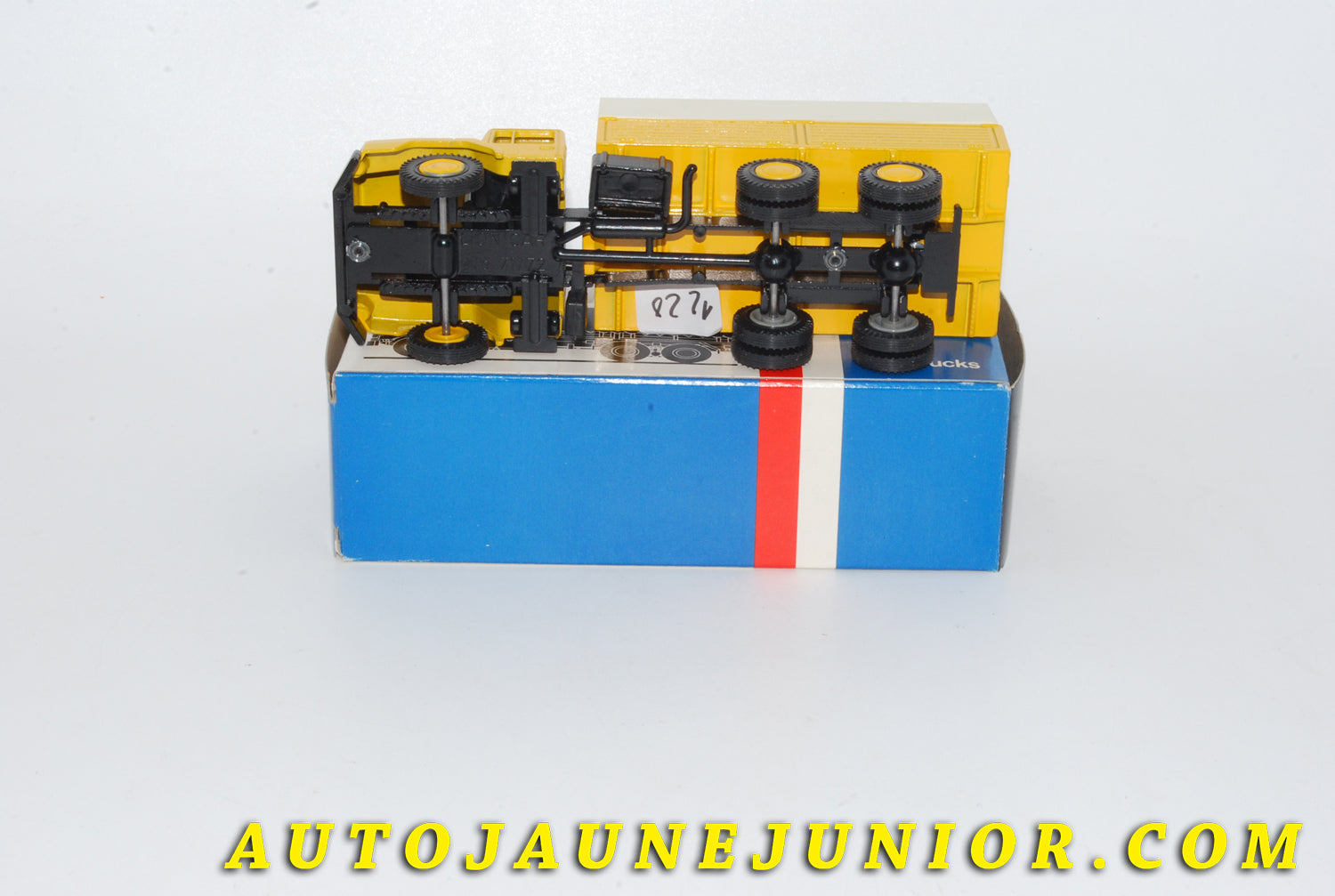 Le #4702 - Lion Car - DAF - Camion ridelles bâchées N2800 est en vente sur Auto Jaune Junior ! Tekno, Politoys, Mebetoys, Mercury, Joal, Diapet, Märklin, TootsieToys.Vous avez le même jouet ? Profitez de notre expertise pour vous accompagner dans la vente de vos modèles ou votre collection ! Nous achetons tous lots de miniatures ! Contactez nous ! contact@autojaunejunior.com. 