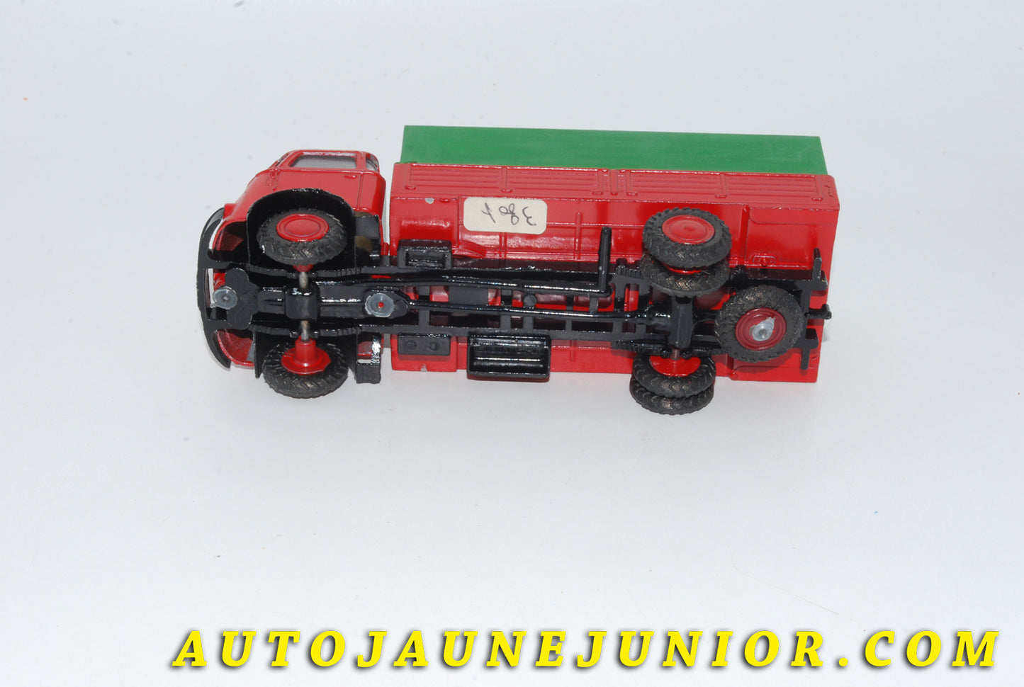 Le #4711 - Lion Car - DAF - Frontstuur ridelles bâché est en vente sur Auto Jaune Junior ! Tekno, Politoys, Mebetoys, Mercury, Joal, Diapet, Märklin, TootsieToys.Vous avez le même jouet ? Profitez de notre expertise pour vous accompagner dans la vente de vos modèles ou votre collection ! Nous achetons tous lots de miniatures ! Contactez nous ! contact@autojaunejunior.com. 