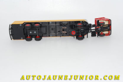 Le #4712 - Lion Car - DAF - 2600 Tracteur Semi-remorque Citerne (moins fréquente version avec flancs  colorés en jaune) est en vente sur Auto Jaune Junior ! Tekno, Politoys, Mebetoys, Mercury, Joal, Diapet, Märklin, TootsieToys.Vous avez le même jouet ? Profitez de notre expertise pour vous accompagner dans la vente de vos modèles ou votre collection ! Nous achetons tous lots de miniatures ! Contactez nous ! contact@autojaunejunior.com. 