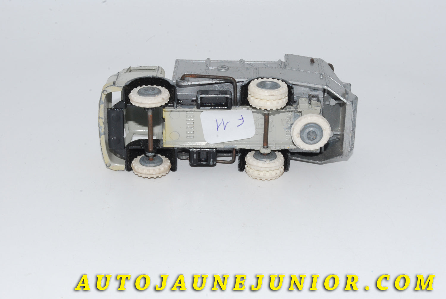 Le #4715 - France Jouet - Berliet - Gak benne à ordure Semat est en vente sur Auto Jaune Junior ! Tekno, Politoys, Mebetoys, Mercury, Joal, Diapet, Märklin, TootsieToys.Vous avez le même jouet ? Profitez de notre expertise pour vous accompagner dans la vente de vos modèles ou votre collection ! Nous achetons tous lots de miniatures ! Contactez nous ! contact@autojaunejunior.com. 