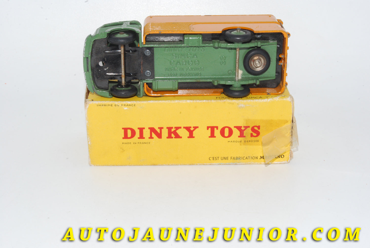 Le #4719 - Dinky Toys - Simca - Fourgon Cargo (Chassis de type B) est en vente sur Auto Jaune Junior ! Tekno, Politoys, Mebetoys, Mercury, Joal, Diapet, Märklin, TootsieToys.Vous avez le même jouet ? Profitez de notre expertise pour vous accompagner dans la vente de vos modèles ou votre collection ! Nous achetons tous lots de miniatures ! Contactez nous ! contact@autojaunejunior.com. 
