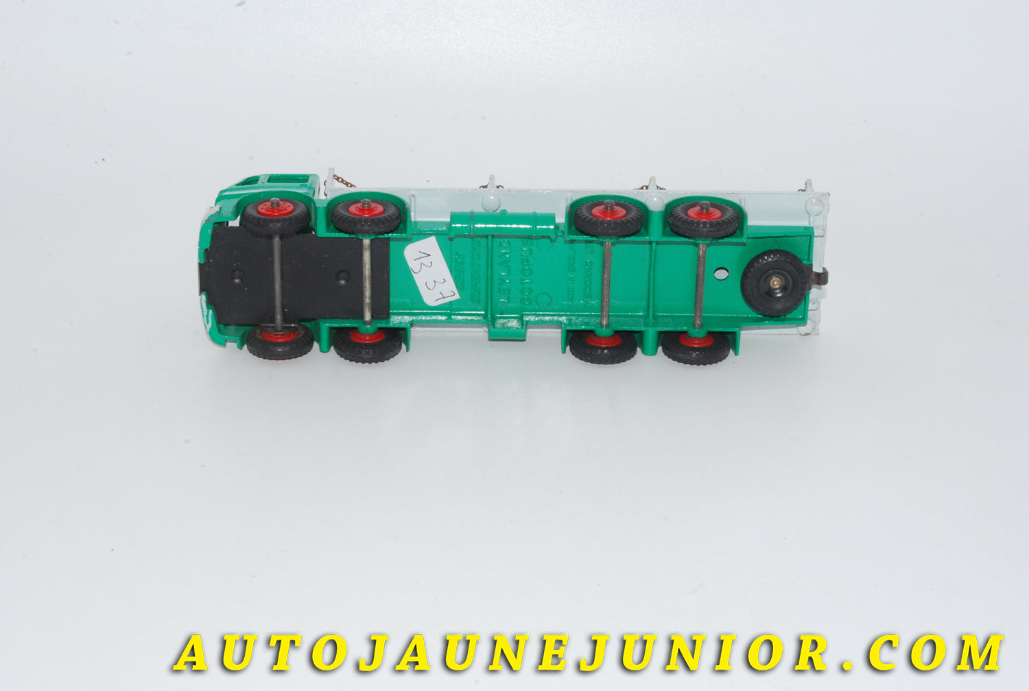 Le #4727 - Dinky Toys - Leyland - Octopus plateau avec chaînes (Jantes en plastiques !) est en vente sur Auto Jaune Junior ! Tekno, Politoys, Mebetoys, Mercury, Joal, Diapet, Märklin, TootsieToys.Vous avez le même jouet ? Profitez de notre expertise pour vous accompagner dans la vente de vos modèles ou votre collection ! Nous achetons tous lots de miniatures ! Contactez nous ! contact@autojaunejunior.com. 