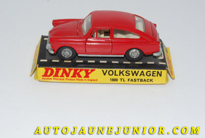 Le #4735 - Dinky Toys - Volkswagen - 1600 TL Fasback est en vente sur Auto Jaune Junior ! Tekno, Politoys, Mebetoys, Mercury, Joal, Diapet, Märklin, TootsieToys.Vous avez le même jouet ? Profitez de notre expertise pour vous accompagner dans la vente de vos modèles ou votre collection ! Nous achetons tous lots de miniatures ! Contactez nous ! contact@autojaunejunior.com. 