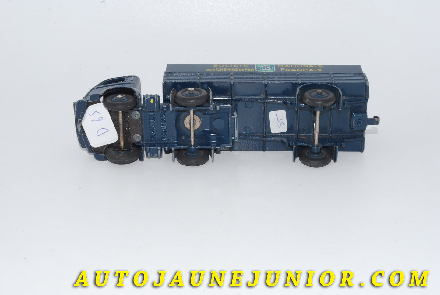 Le #4737 - Dinky Toys - Panhard - Movic Tracteur Semi-remorque Bâché SNCF - Type2  - Avec Logo sur fond UNI !)  est en vente sur Auto Jaune Junior ! Tekno, Politoys, Mebetoys, Mercury, Joal, Diapet, Märklin, TootsieToys.Vous avez le même jouet ? Profitez de notre expertise pour vous accompagner dans la vente de vos modèles ou votre collection ! Nous achetons tous lots de miniatures ! Contactez nous ! contact@autojaunejunior.com. 