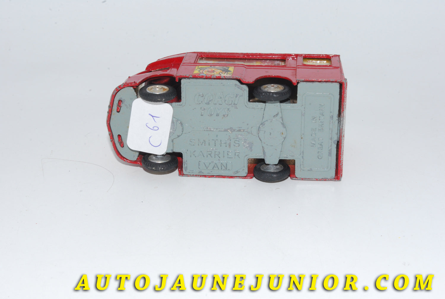 Le #4742 - Corgi Toys - Karrier - Camionnette Bentam de vente de billets de cirque "Chipperfields" est en vente sur Auto Jaune Junior ! Tekno, Politoys, Mebetoys, Mercury, Joal, Diapet, Märklin, TootsieToys.Vous avez le même jouet ? Profitez de notre expertise pour vous accompagner dans la vente de vos modèles ou votre collection ! Nous achetons tous lots de miniatures ! Contactez nous ! contact@autojaunejunior.com. 