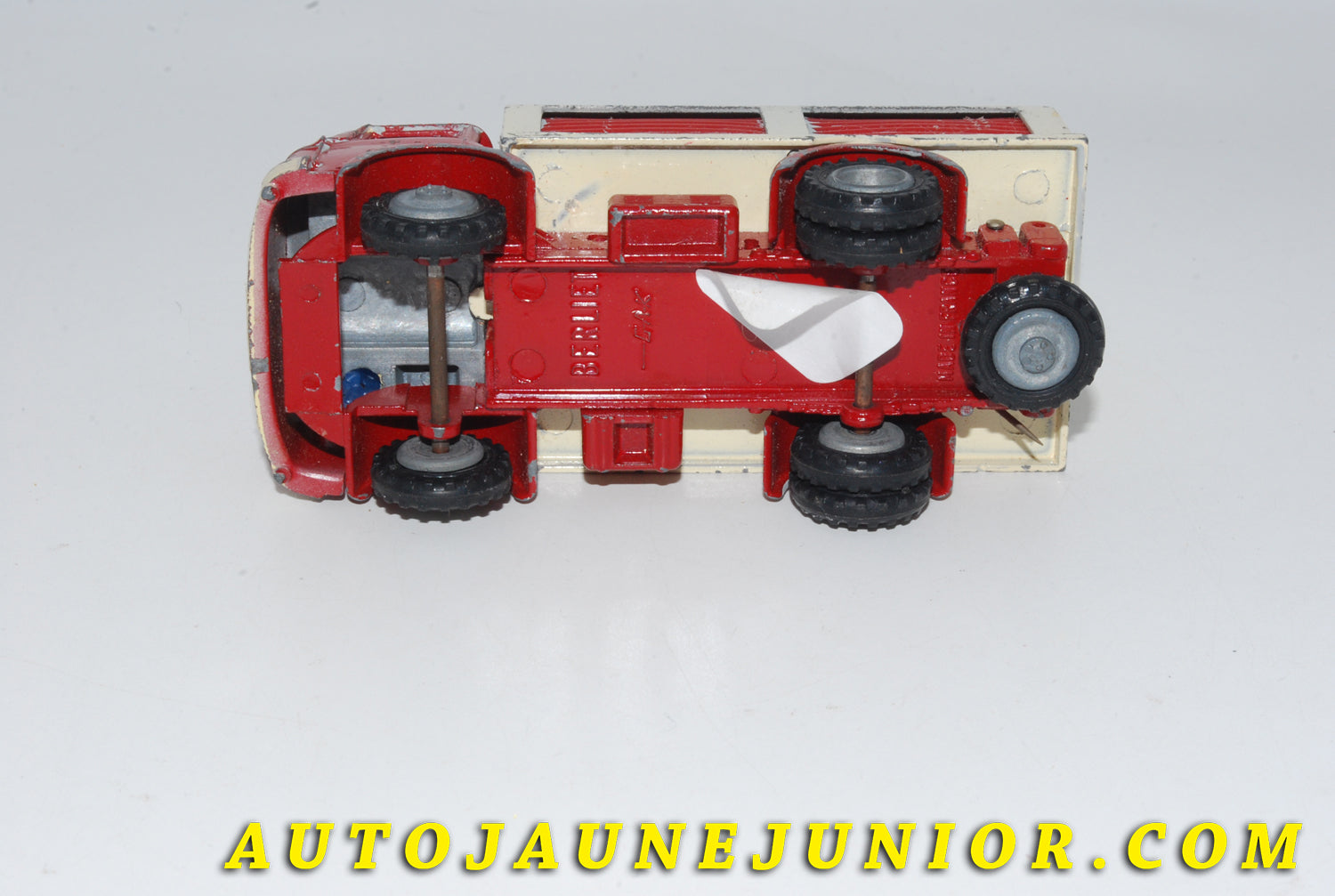Le #4751 - France Jouet - Berliet - GAK Fourgon Viandes est en vente sur Auto Jaune Junior ! Tekno, Politoys, Mebetoys, Mercury, Joal, Diapet, Märklin, TootsieToys.Vous avez le même jouet ? Profitez de notre expertise pour vous accompagner dans la vente de vos modèles ou votre collection ! Nous achetons tous lots de miniatures ! Contactez nous ! contact@autojaunejunior.com. 