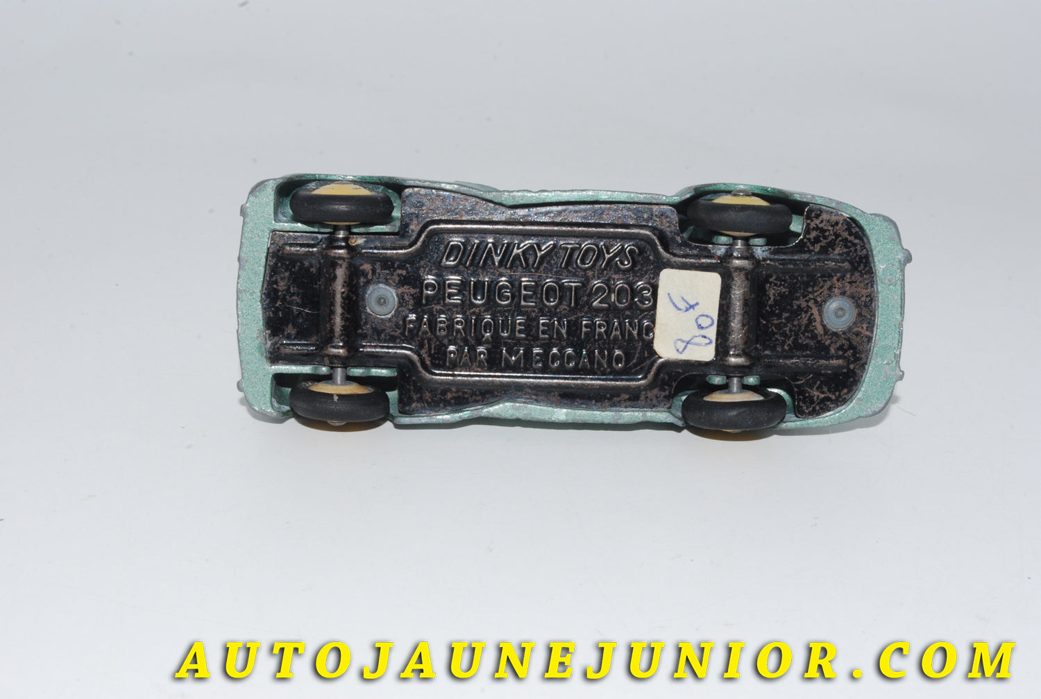 Le #4763 - Dinky Toys - Peugeot - 203 Berline Type 1  est en vente sur Auto Jaune Junior ! Tekno, Politoys, Mebetoys, Mercury, Joal, Diapet, Märklin, TootsieToys.Vous avez le même jouet ? Profitez de notre expertise pour vous accompagner dans la vente de vos modèles ou votre collection ! Nous achetons tous lots de miniatures ! Contactez nous ! contact@autojaunejunior.com. 