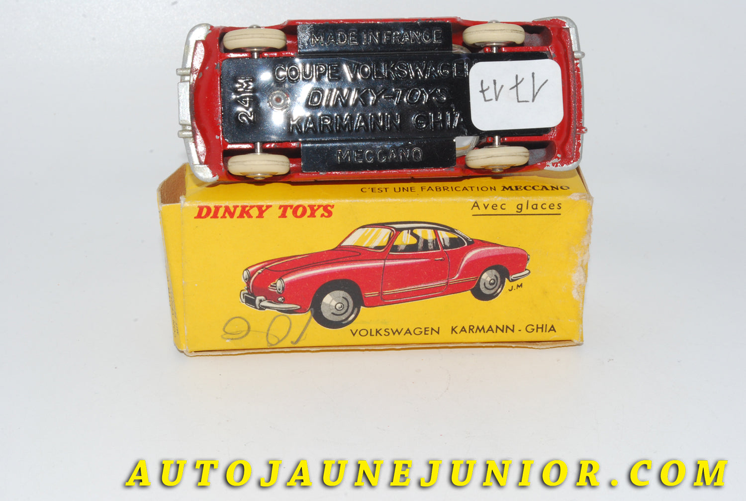 Le #4770 - Dinky Toys - Volkswagen - Karmann-Ghia - Premier moule !  est en vente sur Auto Jaune Junior ! Tekno, Politoys, Mebetoys, Mercury, Joal, Diapet, Märklin, TootsieToys.Vous avez le même jouet ? Profitez de notre expertise pour vous accompagner dans la vente de vos modèles ou votre collection ! Nous achetons tous lots de miniatures ! Contactez nous ! contact@autojaunejunior.com. 