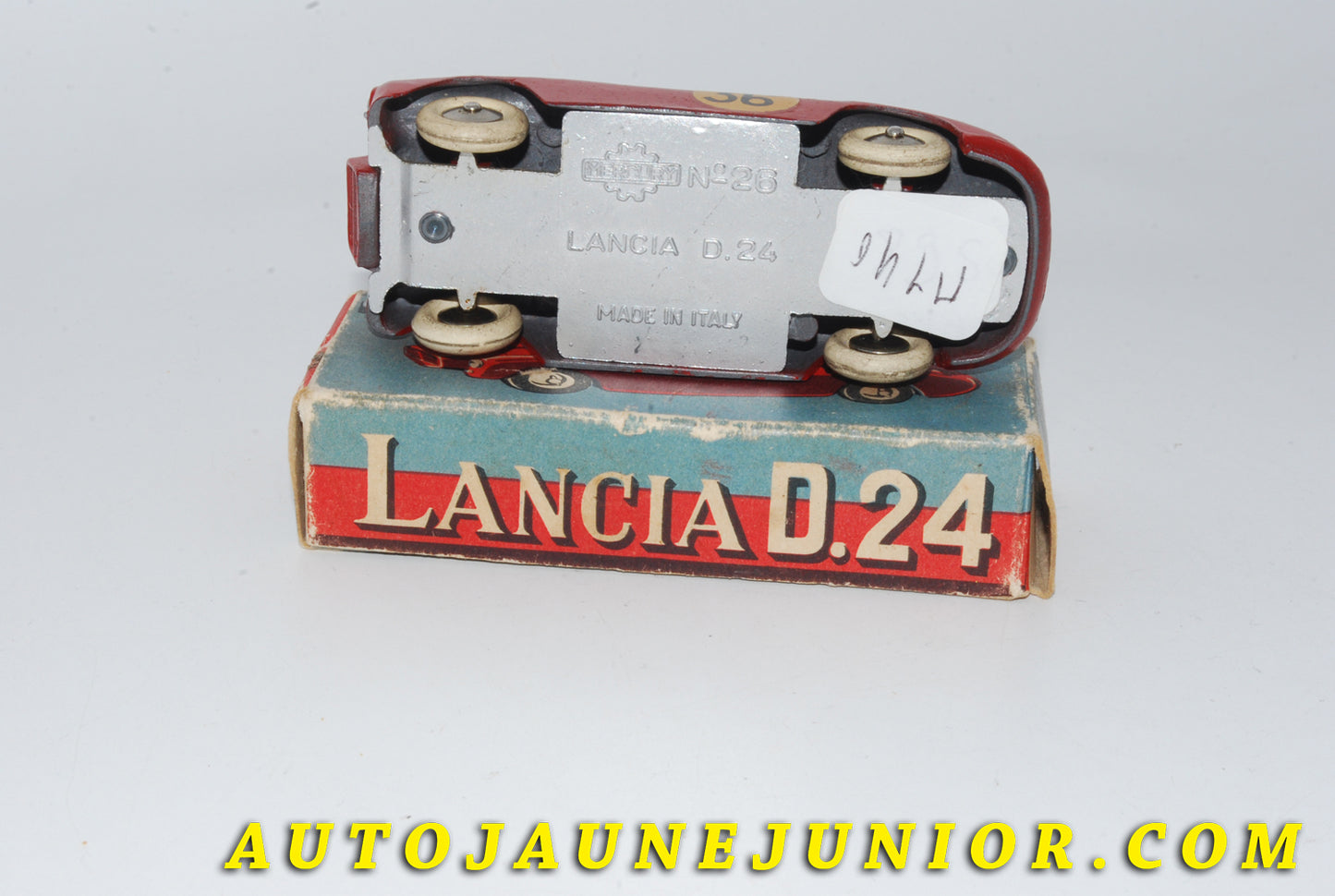 Le #4772 - Mercury - Lancia - D24 #36 (Fangio !) est en vente sur Auto Jaune Junior ! Tekno, Politoys, Mebetoys, Mercury, Joal, Diapet, Märklin, TootsieToys.Vous avez le même jouet ? Profitez de notre expertise pour vous accompagner dans la vente de vos modèles ou votre collection ! Nous achetons tous lots de miniatures ! Contactez nous ! contact@autojaunejunior.com. 