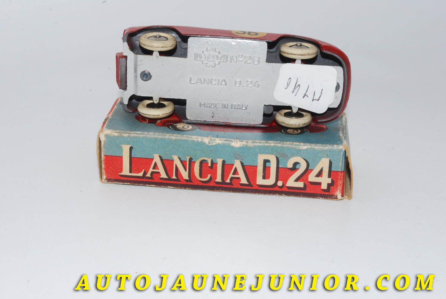 Le #4772 - Mercury - Lancia - D24 #36 (Fangio !) est en vente sur Auto Jaune Junior ! Tekno, Politoys, Mebetoys, Mercury, Joal, Diapet, Märklin, TootsieToys.Vous avez le même jouet ? Profitez de notre expertise pour vous accompagner dans la vente de vos modèles ou votre collection ! Nous achetons tous lots de miniatures ! Contactez nous ! contact@autojaunejunior.com. 