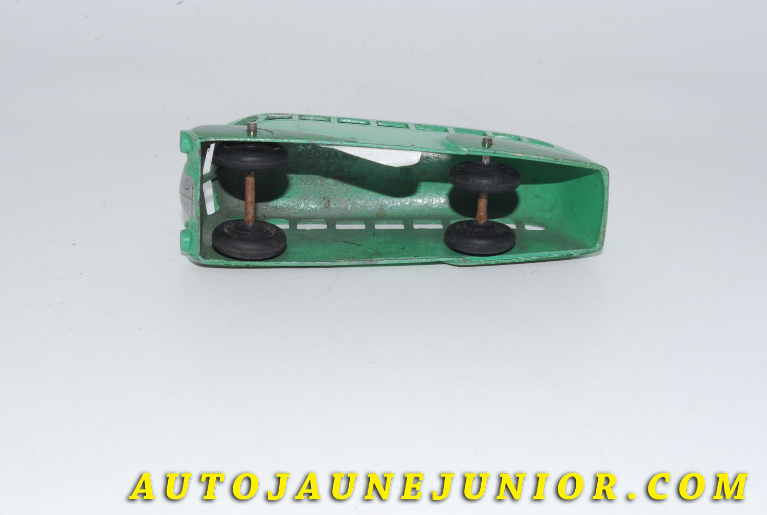 Le #4775 - Dinky Toys - Streamline Bus ("Holland Coachcraft") - Autocar Aérodynamique (série 29) est en vente sur Auto Jaune Junior ! Tekno, Politoys, Mebetoys, Mercury, Joal, Diapet, Märklin, TootsieToys.Vous avez le même jouet ? Profitez de notre expertise pour vous accompagner dans la vente de vos modèles ou votre collection ! Nous achetons tous lots de miniatures ! Contactez nous ! contact@autojaunejunior.com. 