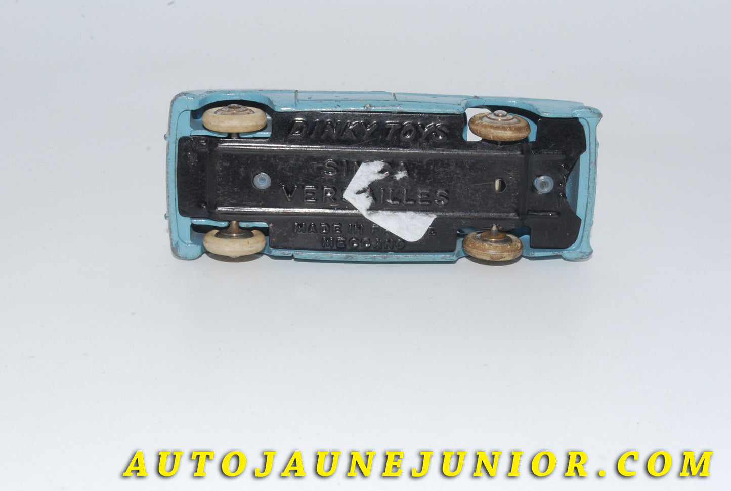 Le #4780 - Dinky Toys - Simca -  Versailles berline est en vente sur Auto Jaune Junior ! Tekno, Politoys, Mebetoys, Mercury, Joal, Diapet, Märklin, TootsieToys.Vous avez le même jouet ? Profitez de notre expertise pour vous accompagner dans la vente de vos modèles ou votre collection ! Nous achetons tous lots de miniatures ! Contactez nous ! contact@autojaunejunior.com. 