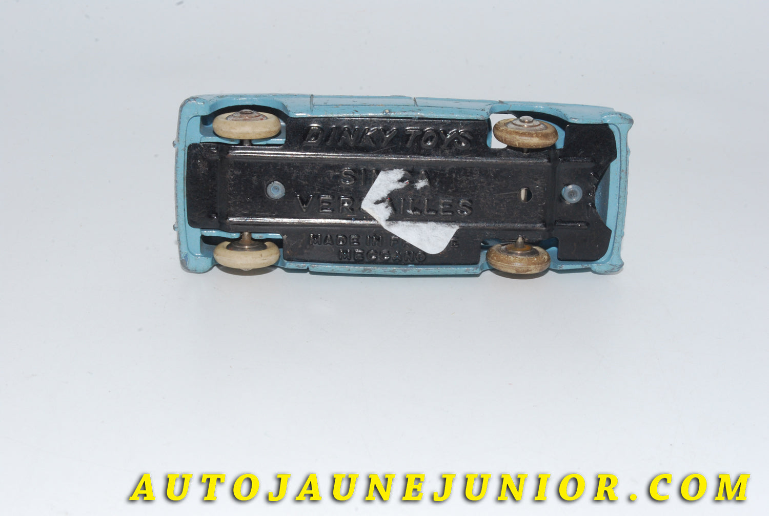 Le #4780 - Dinky Toys - Simca -  Versailles berline est en vente sur Auto Jaune Junior ! Tekno, Politoys, Mebetoys, Mercury, Joal, Diapet, Märklin, TootsieToys.Vous avez le même jouet ? Profitez de notre expertise pour vous accompagner dans la vente de vos modèles ou votre collection ! Nous achetons tous lots de miniatures ! Contactez nous ! contact@autojaunejunior.com. 