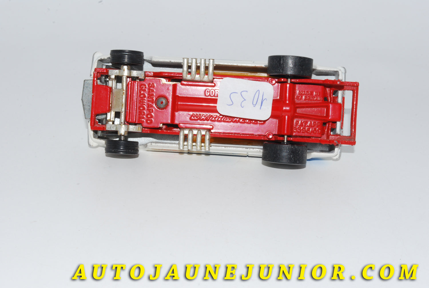 Le #4788 - Corgi Toys - Ford - Capri "The Santa pop Glo Worn" est en vente sur Auto Jaune Junior ! Tekno, Politoys, Mebetoys, Mercury, Joal, Diapet, Märklin, TootsieToys.Vous avez le même jouet ? Profitez de notre expertise pour vous accompagner dans la vente de vos modèles ou votre collection ! Nous achetons tous lots de miniatures ! Contactez nous ! contact@autojaunejunior.com. 