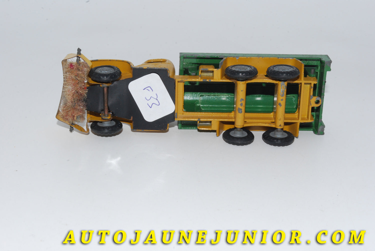 Le #4789 - France Jouet - GMC - Camion Balayeuse - Arroseuse CCKW 353 est en vente sur Auto Jaune Junior ! Tekno, Politoys, Mebetoys, Mercury, Joal, Diapet, Märklin, TootsieToys.Vous avez le même jouet ? Profitez de notre expertise pour vous accompagner dans la vente de vos modèles ou votre collection ! Nous achetons tous lots de miniatures ! Contactez nous ! contact@autojaunejunior.com. 