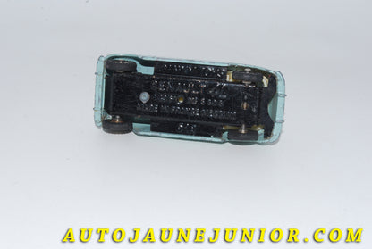 Le #4792 - Dinky Toys - Renault - 4L Type 1 (Avec lettres AB) est en vente sur Auto Jaune Junior ! Tekno, Politoys, Mebetoys, Mercury, Joal, Diapet, Märklin, TootsieToys.Vous avez le même jouet ? Profitez de notre expertise pour vous accompagner dans la vente de vos modèles ou votre collection ! Nous achetons tous lots de miniatures ! Contactez nous ! contact@autojaunejunior.com. 